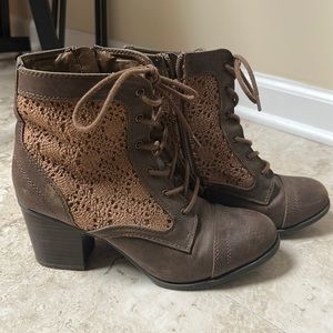 Francesca’s brown lace combat boot heels Size 9